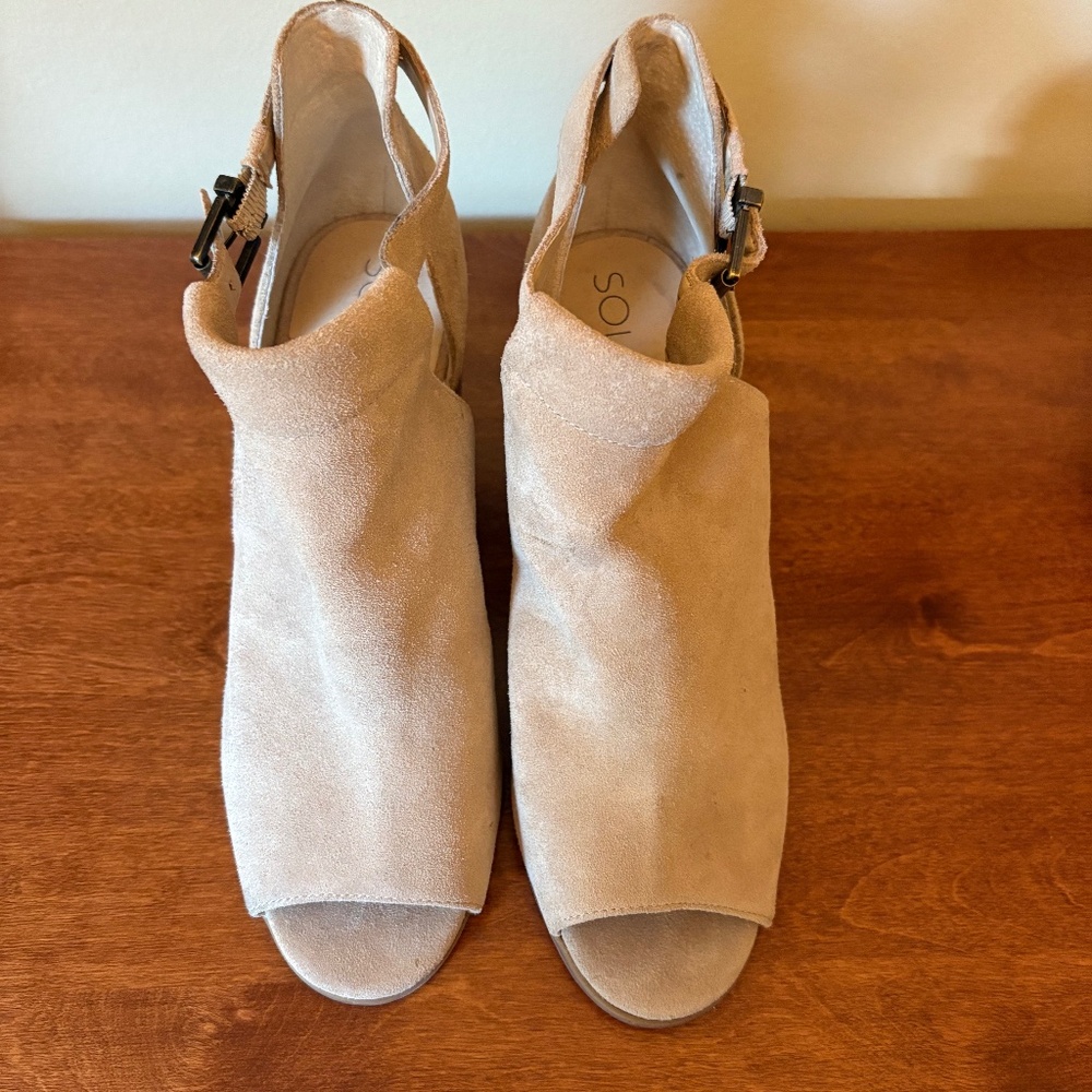 Suede sandals